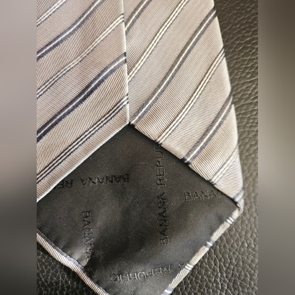 Banana Republic grey silk tie - Picture 3 of 4